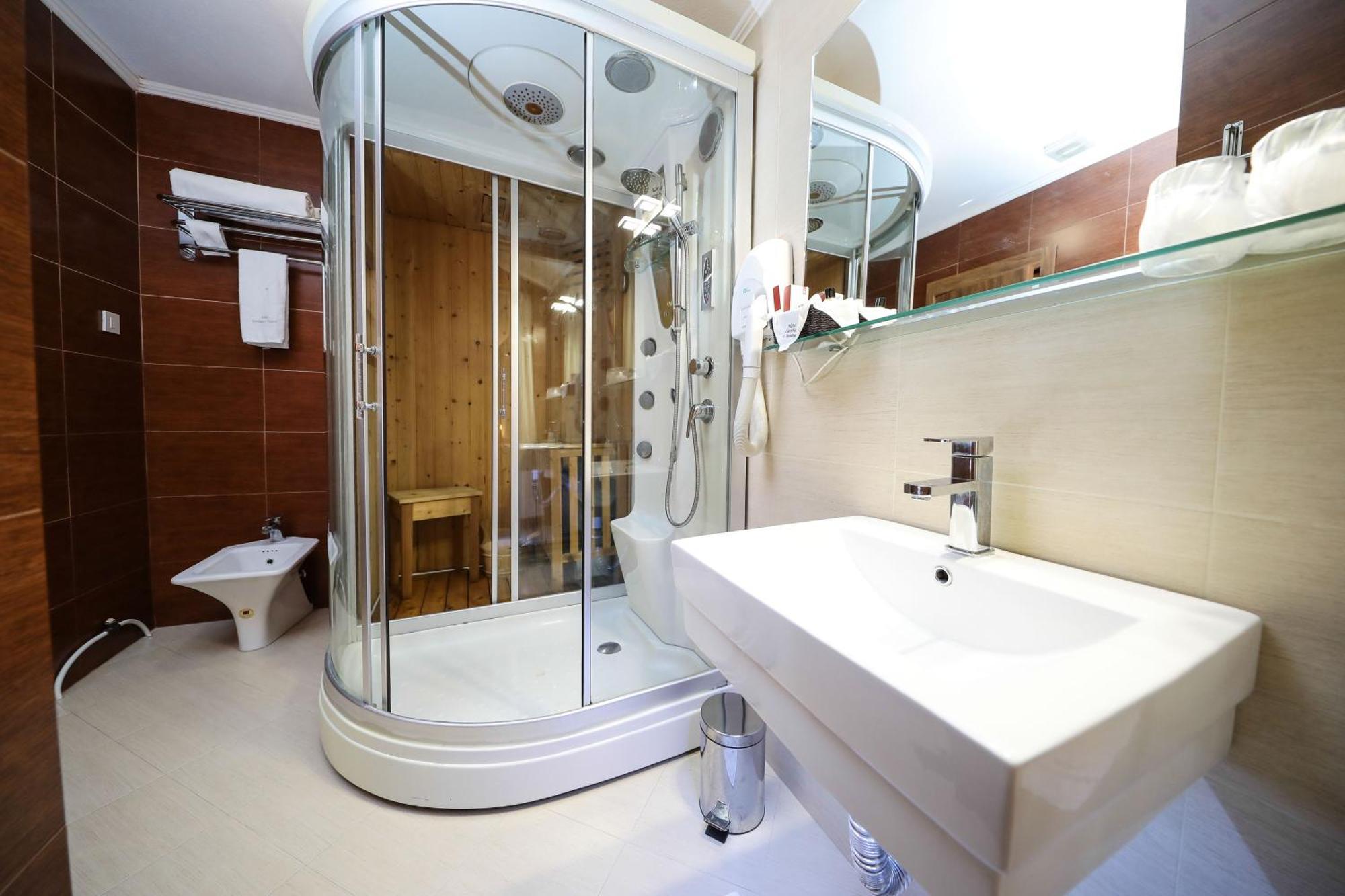 Hotel Carshia E Jupave Gjakova Kültér fotó