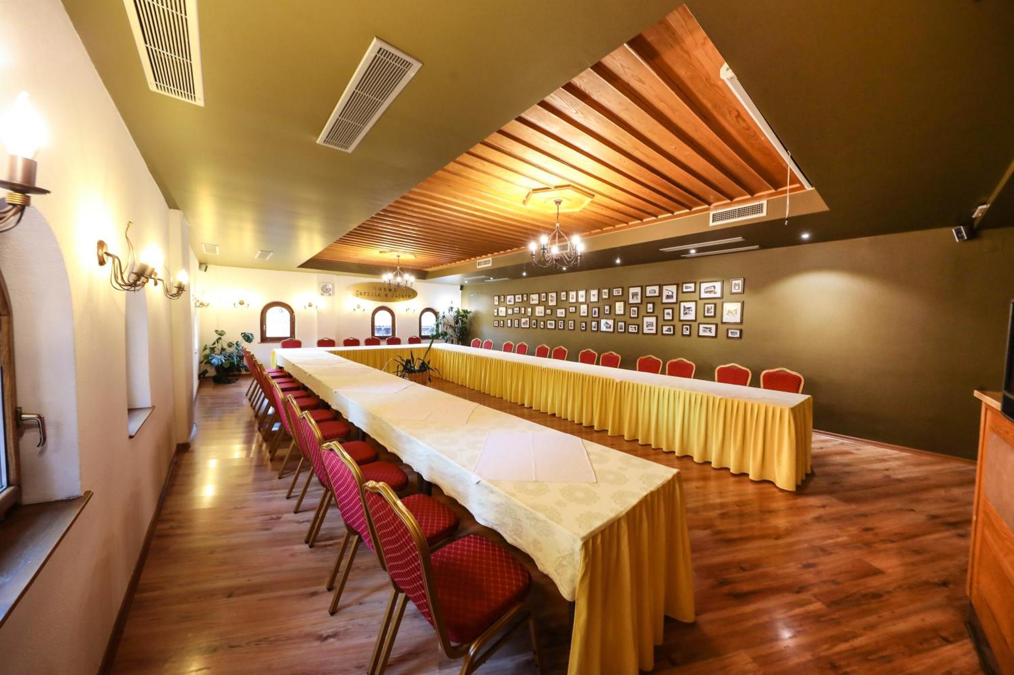 Hotel Carshia E Jupave Gjakova Kültér fotó